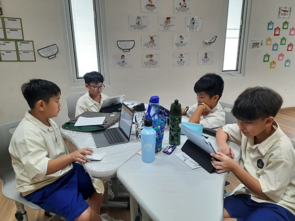 SGS Students Using HeyHi in Classroom